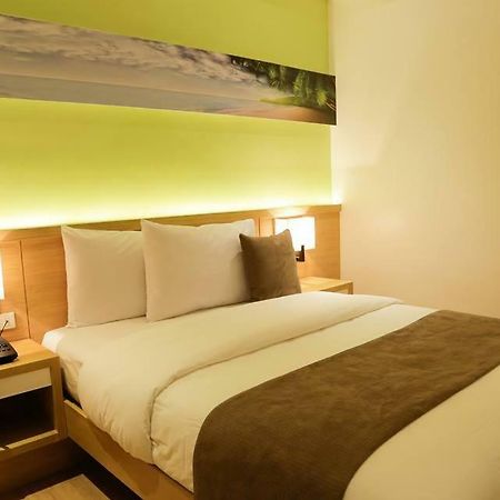Icove Beach Hotel Olongapo Eksteriør billede