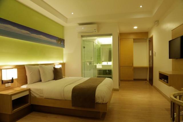 Icove Beach Hotel Olongapo Eksteriør billede